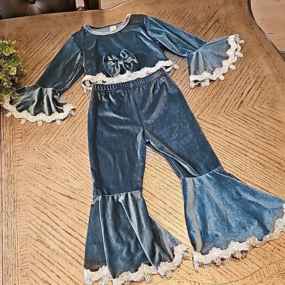 Velvet long sleeve flare top and high waisted bell bottom pants set size 4/5
